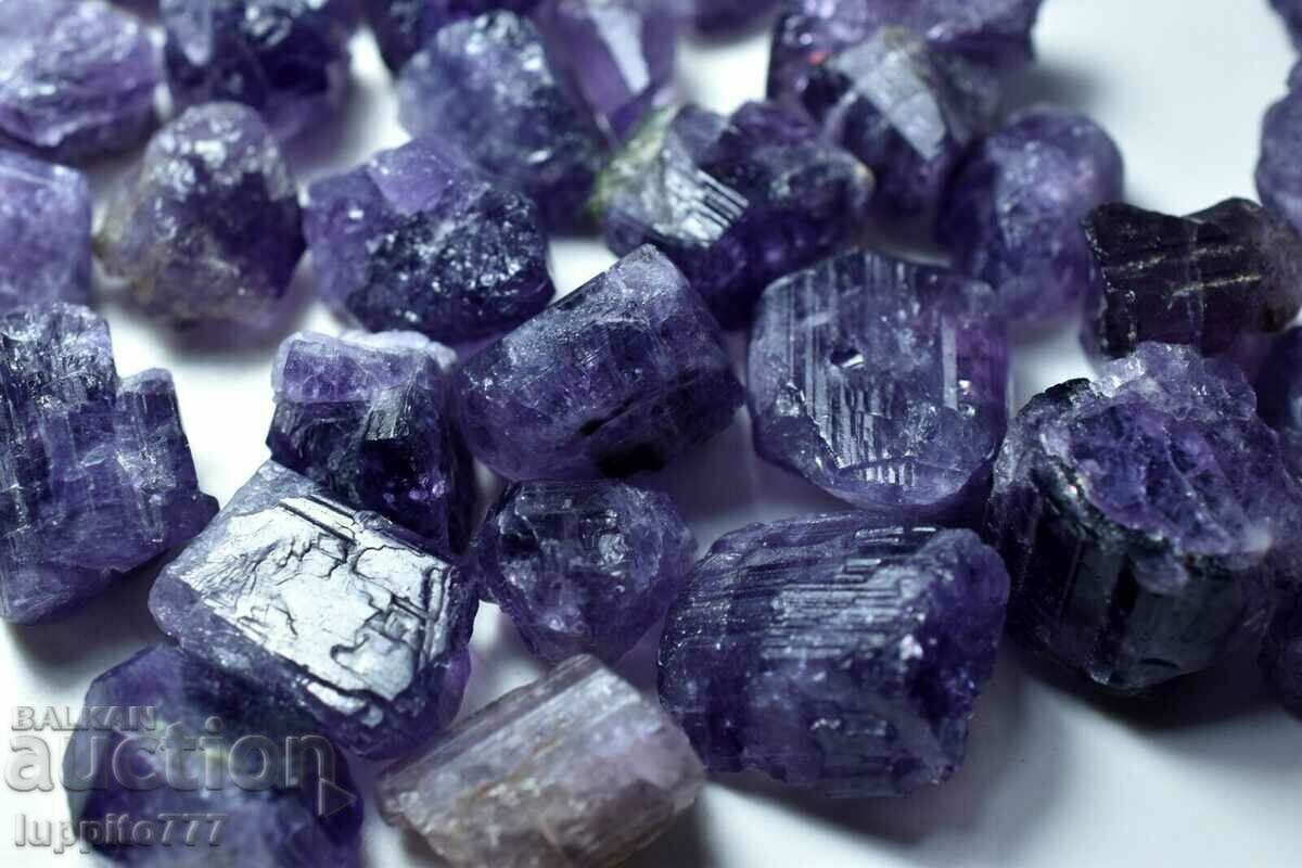 Delivery of natural scapolite facet quality 158 grams - 30 pieces + Delivery of natural scapolite facet quality 158 grams - 30 pieces +