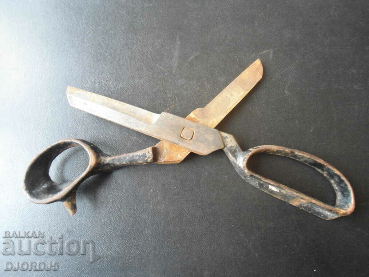 Auction Old scissors marked Auction Old scissors marked