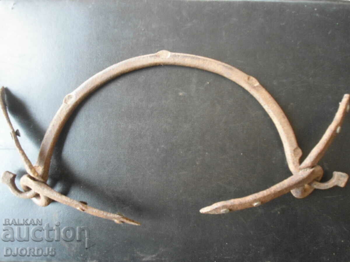 Old handle with copper boiler hinges with price 4.00 BGN | € 2.05 Old handle with copper boiler hinges with price 4.00 BGN | € 2.05