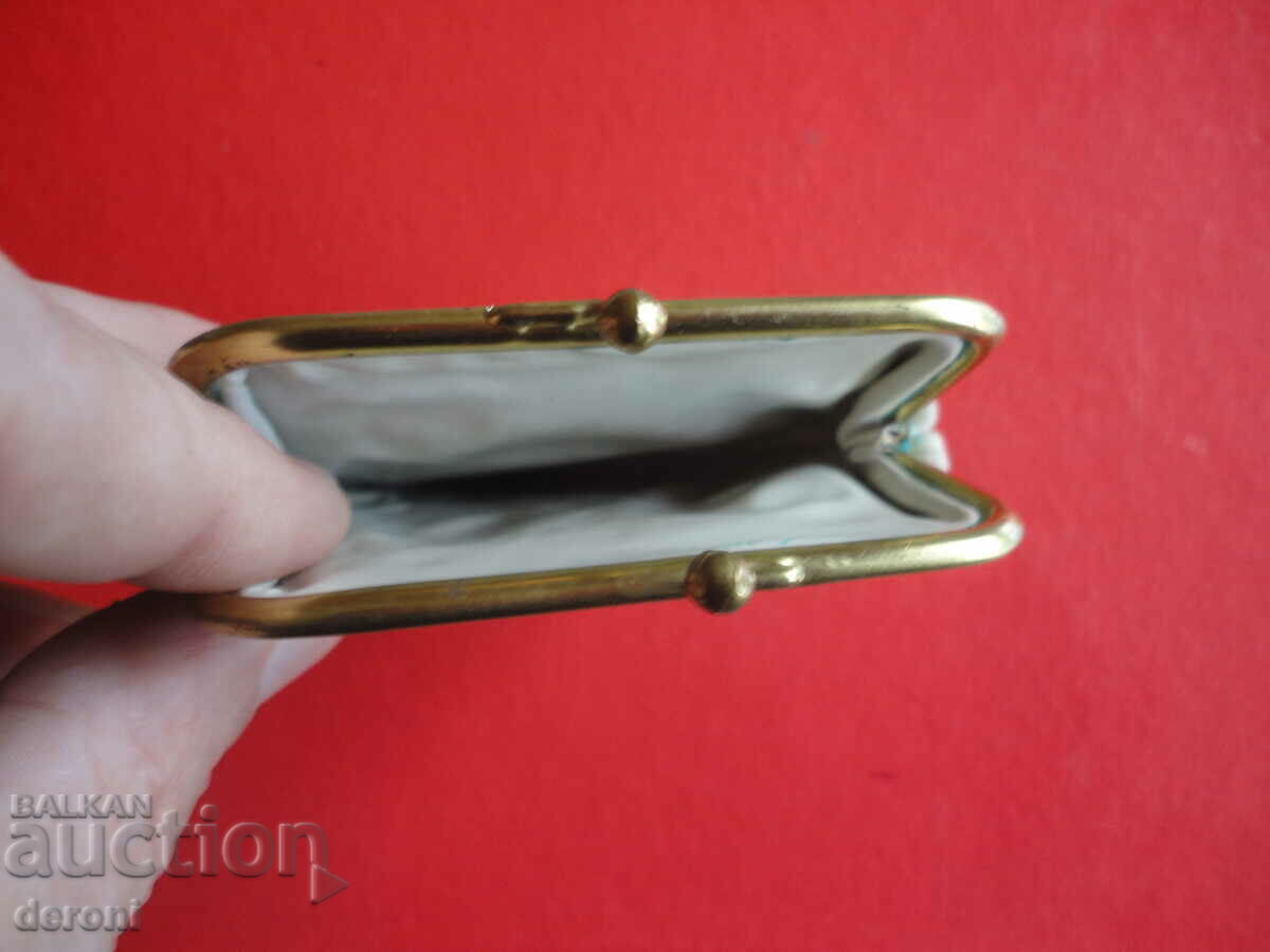 Delivery of Vintage purse purse
