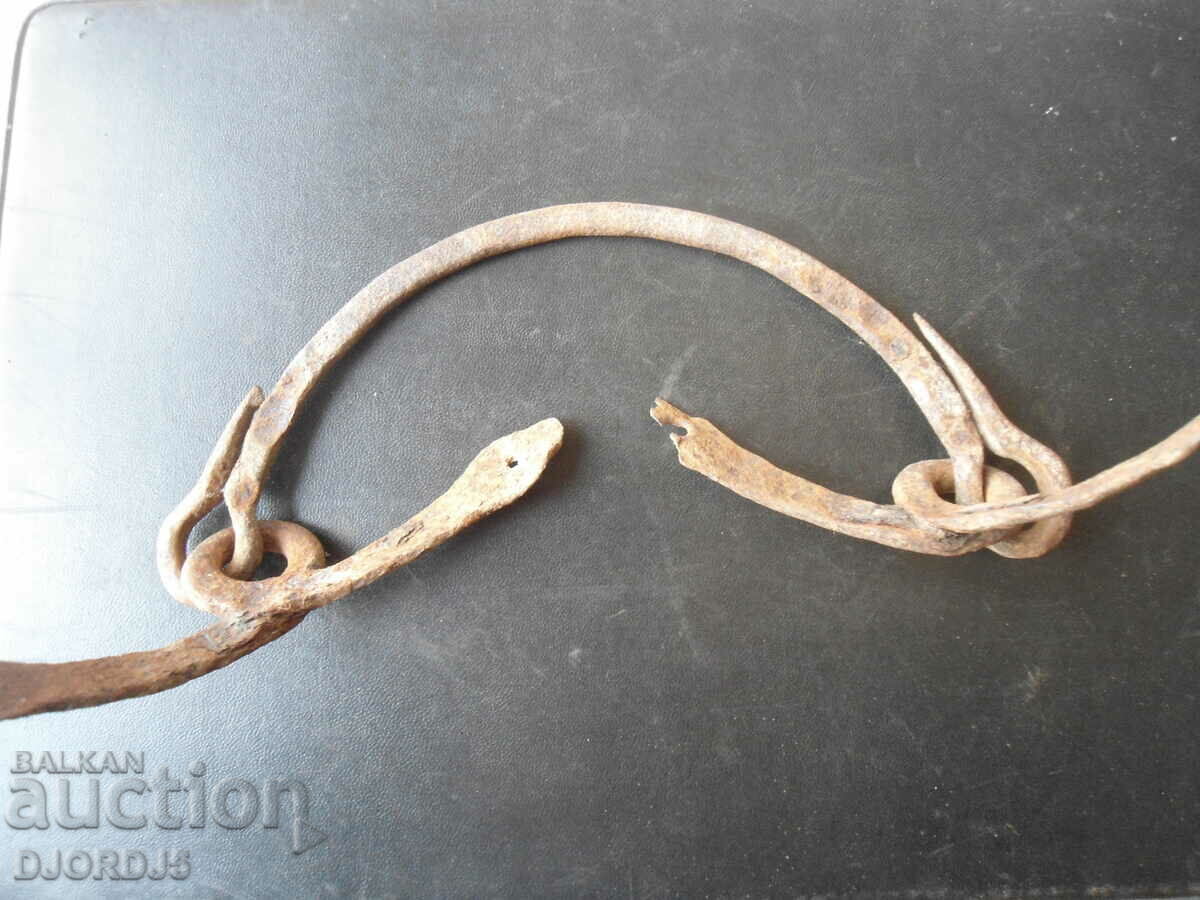 Old handle with copper boiler hinges with price 3.00 BGN | € 1.53 Old handle with copper boiler hinges with price 3.00 BGN | € 1.53