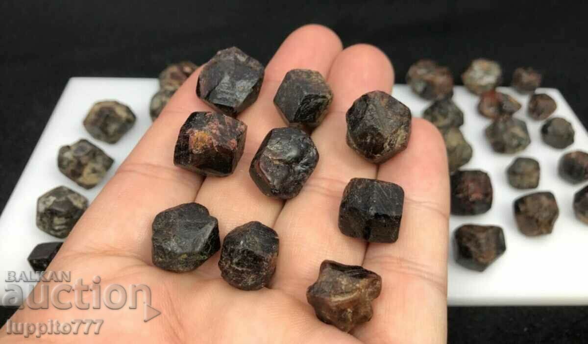 Δημοπρασία φυσικός γρανάτης αλμαντίνη σε μήτρα 227 γραμμάρια 40 τεμ.+ Δημοπρασία φυσικός γρανάτης αλμαντίνη σε μήτρα 227 γραμμάρια 40 τεμ.+