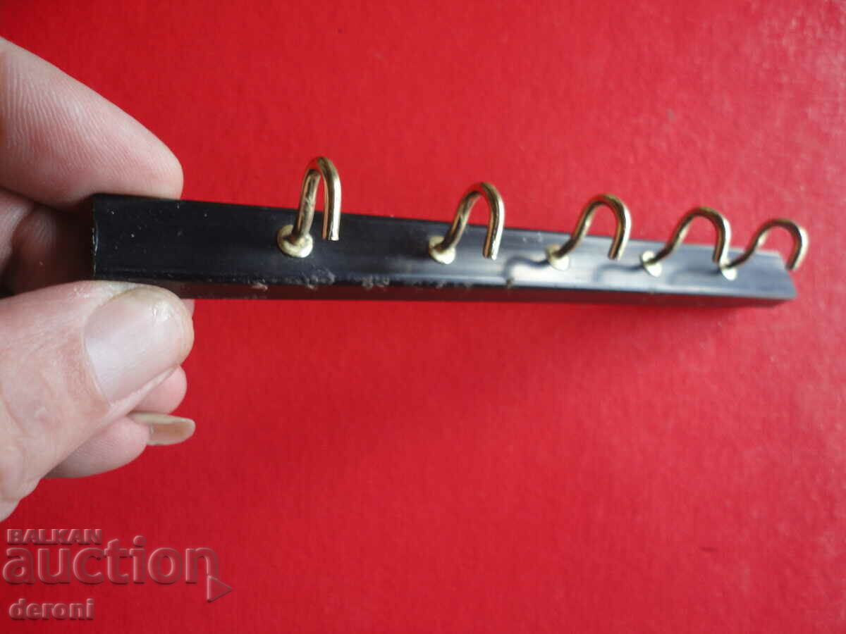 Γερμανική κρεμάστρα 2 με τιμή 5.00 BGN | € 2.56 Γερμανική κρεμάστρα 2 με τιμή 5.00 BGN | € 2.56