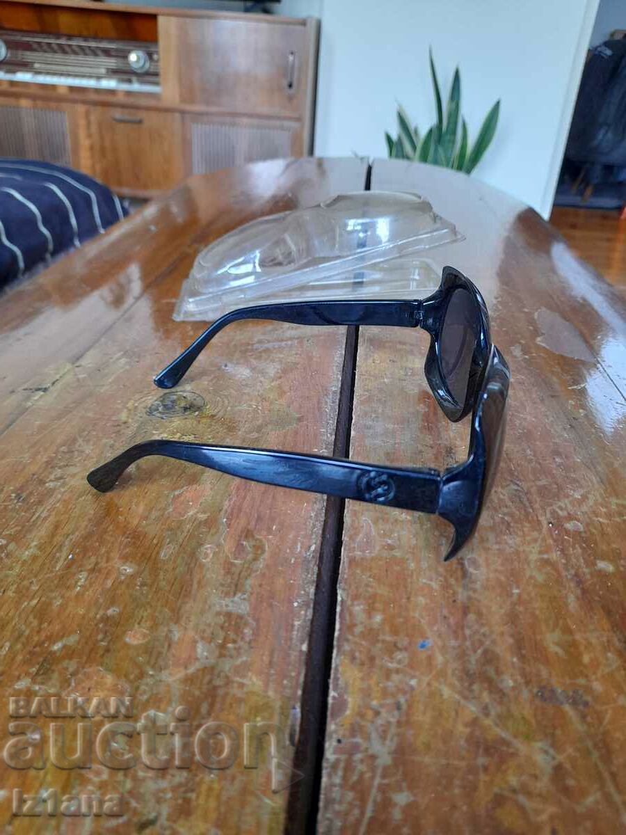 Licitație doamnelor vechi ochelari de soare