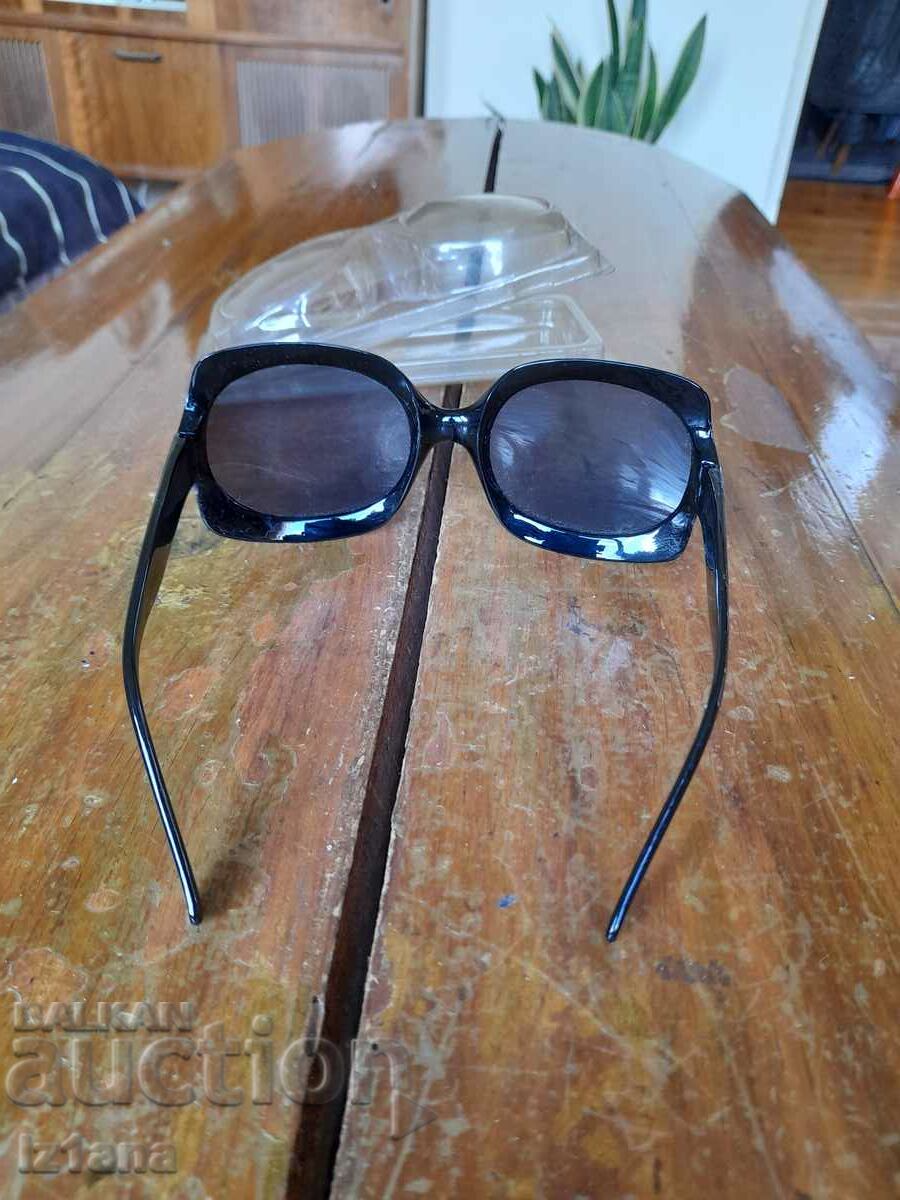 Livrarea doamnelor vechi ochelari de soare