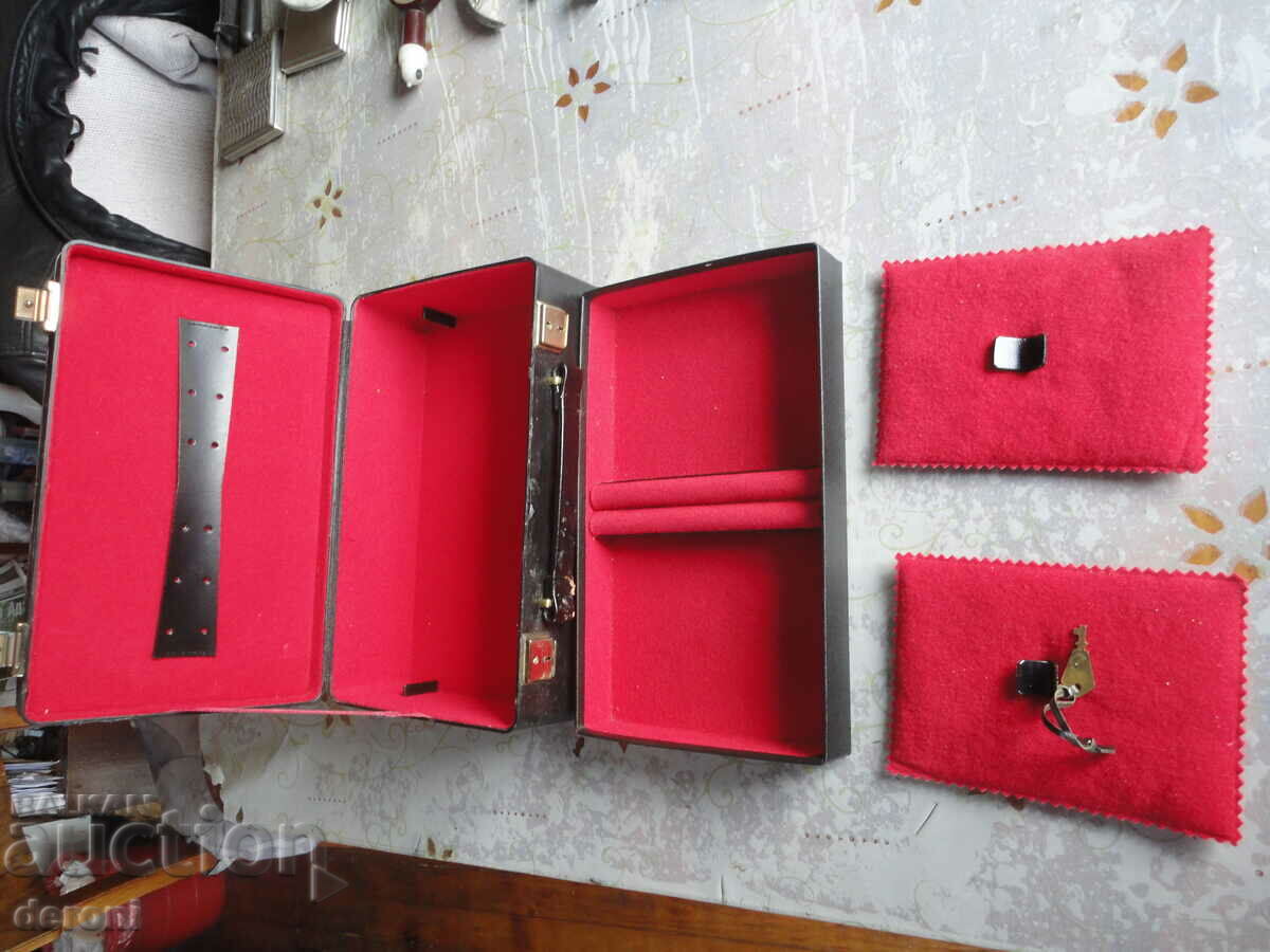 Μια υπέροχη ελβετική κοσμηματοθήκη - 5 Μια υπέροχη ελβετική κοσμηματοθήκη - 5