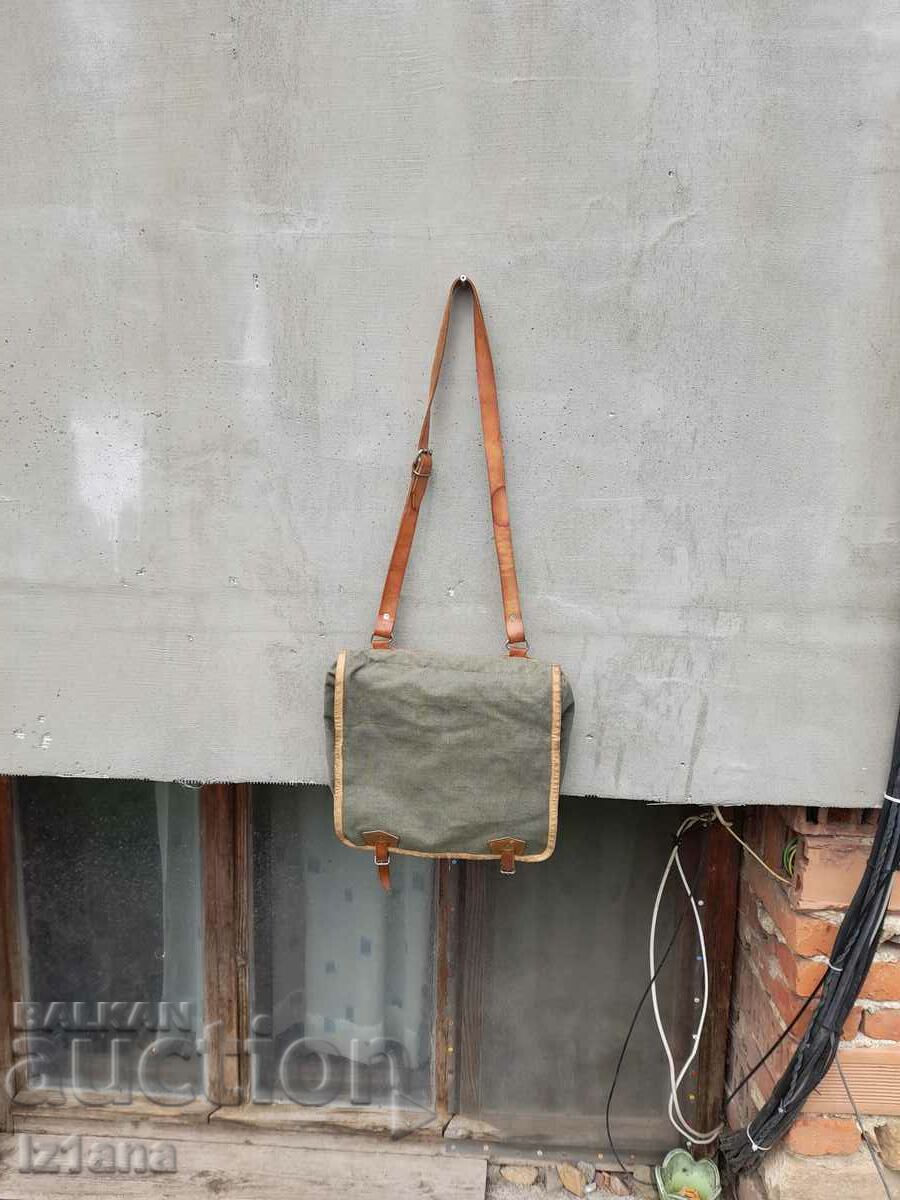 Μια παλιά τσάντα από καμβά