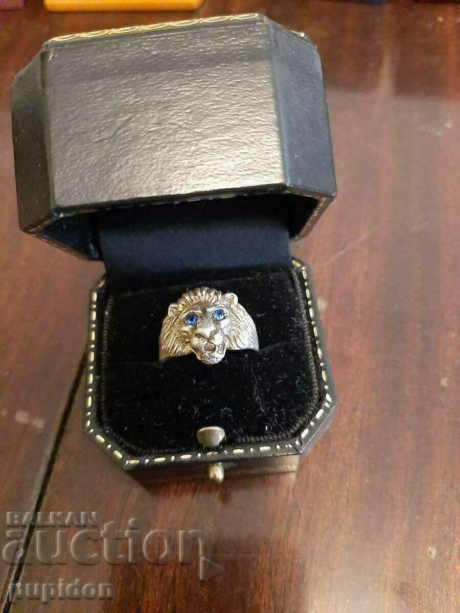 Silver Lion Ring with sapphires