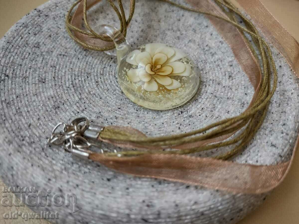 Delivery of Necklace/Necklace/Jewelry with a beautiful flower in a glass capsule Delivery of Necklace/Necklace/Jewelry with a beautiful flower in a glass capsule