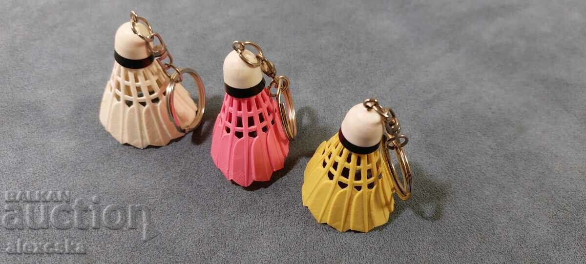 A set of vintage key chains - 6 A set of vintage key chains - 6