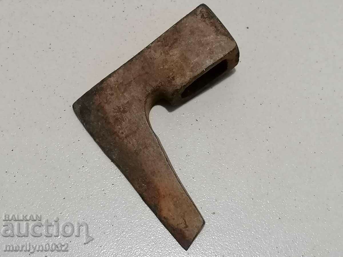 Delivery of Old hatchet, axe, axe, saber blade wrought iron Delivery of Old hatchet, axe, axe, saber blade wrought iron