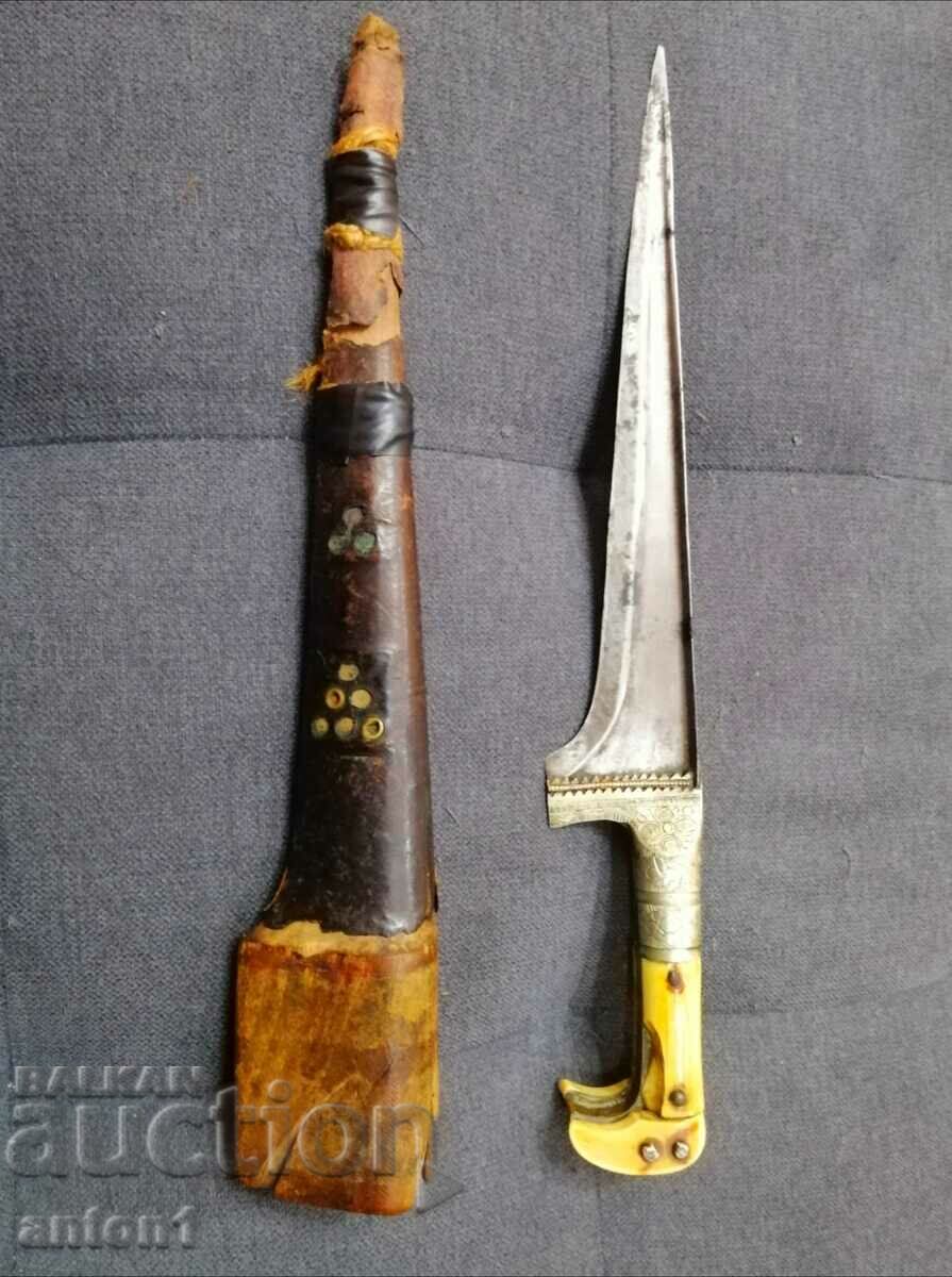 Knife / scimitar / saber