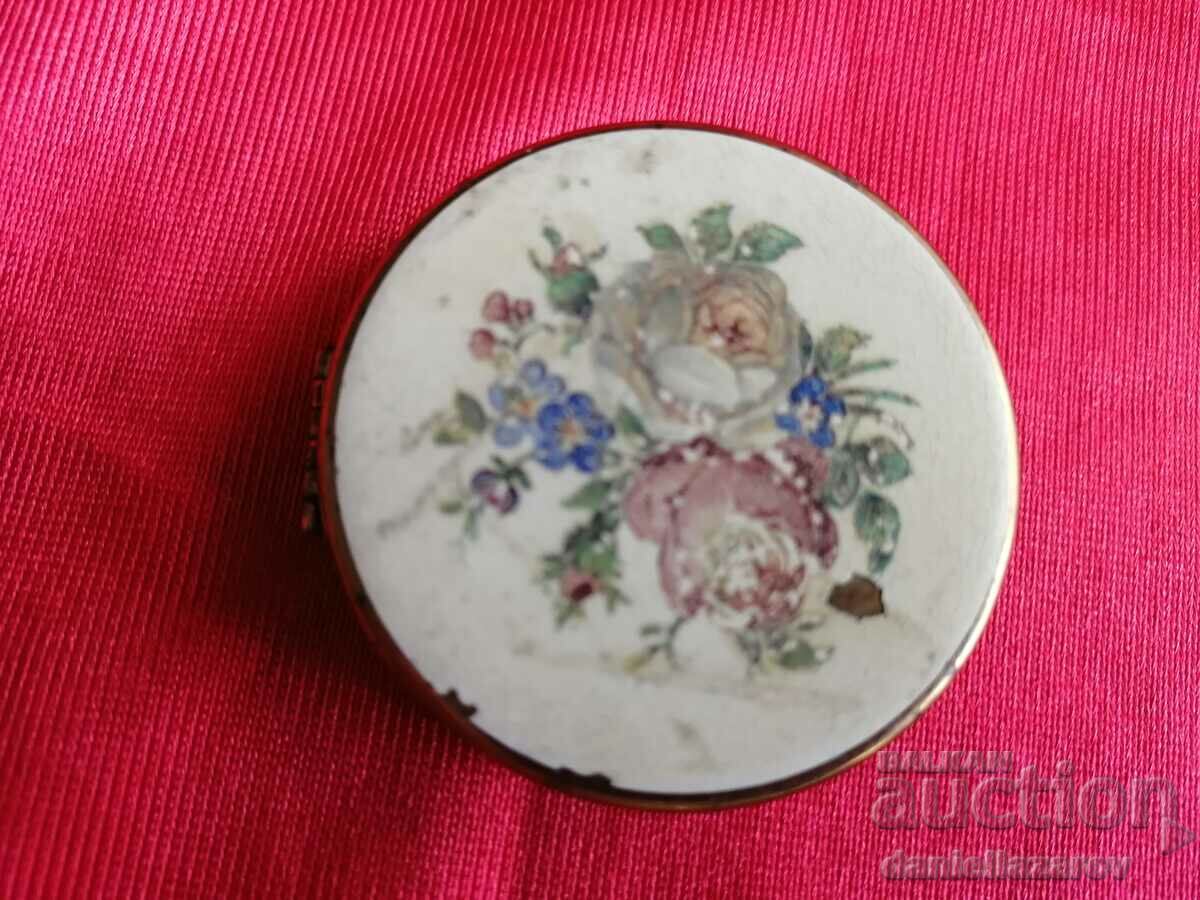 Old Brass Box for Snuff, Pills KINGDOM Bulgaria with price 25.00 BGN | € 12.78 Old Brass Box for Snuff, Pills KINGDOM Bulgaria with price 25.00 BGN | € 12.78