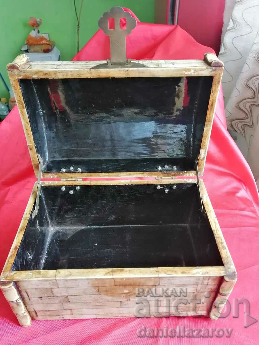 Delivery of Unique! Large Box, Chest, Chest made of CAMEL Bone