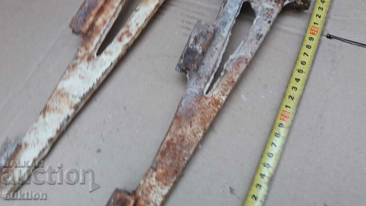 Delivery of SET OF MASSIVE STANDS, SINK STANDS Delivery of SET OF MASSIVE STANDS, SINK STANDS