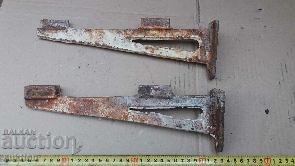 SET OF MASSIVE STANDS, SINK STANDS - 5 SET OF MASSIVE STANDS, SINK STANDS - 5