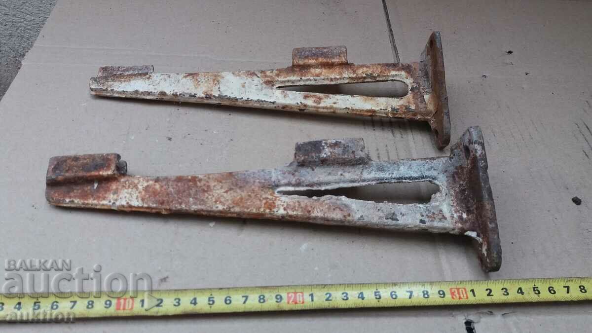 SET OF MASSIVE STANDS, SINK STANDS - 6 SET OF MASSIVE STANDS, SINK STANDS - 6