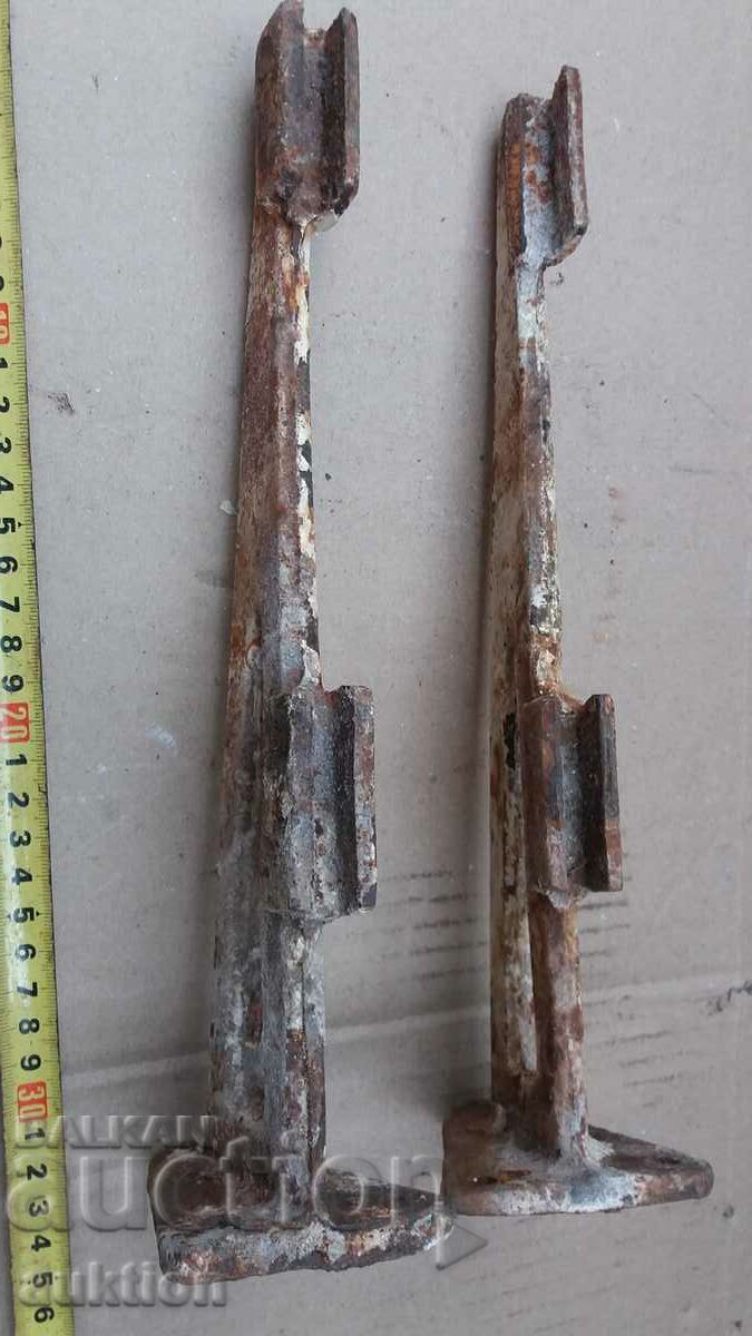 SET OF MASSIVE STANDS, SINK STANDS - 7 SET OF MASSIVE STANDS, SINK STANDS - 7