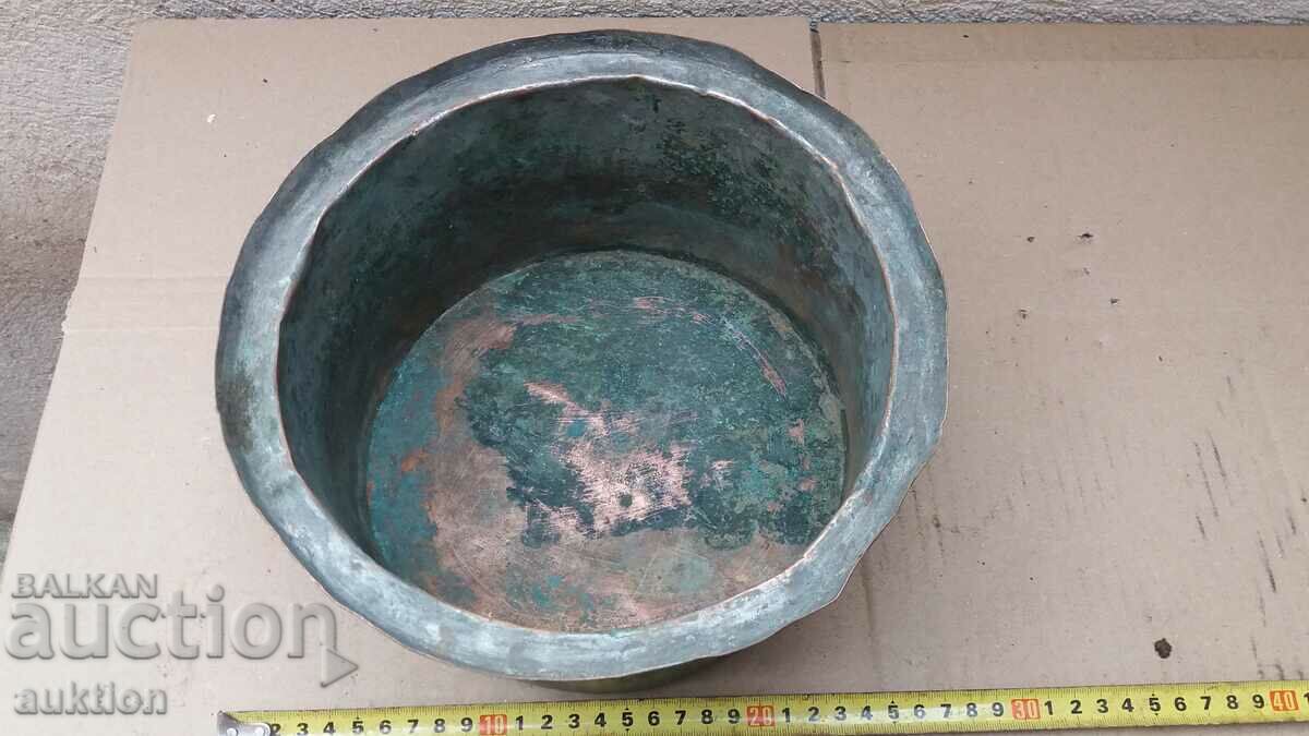 Delivery of WROUGHT RENAISSANCE COPPER POT Delivery of WROUGHT RENAISSANCE COPPER POT