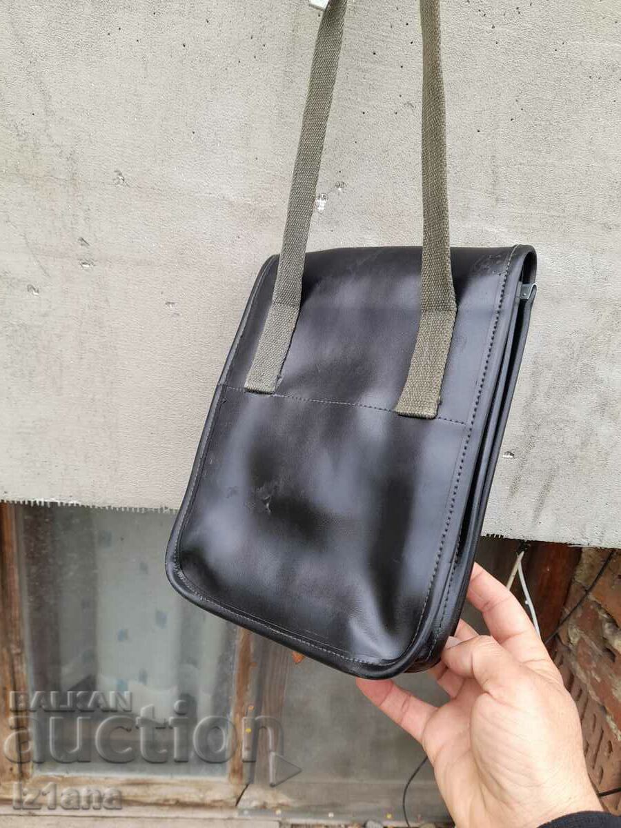 Delivery of An old commander's bag Delivery of An old commander's bag