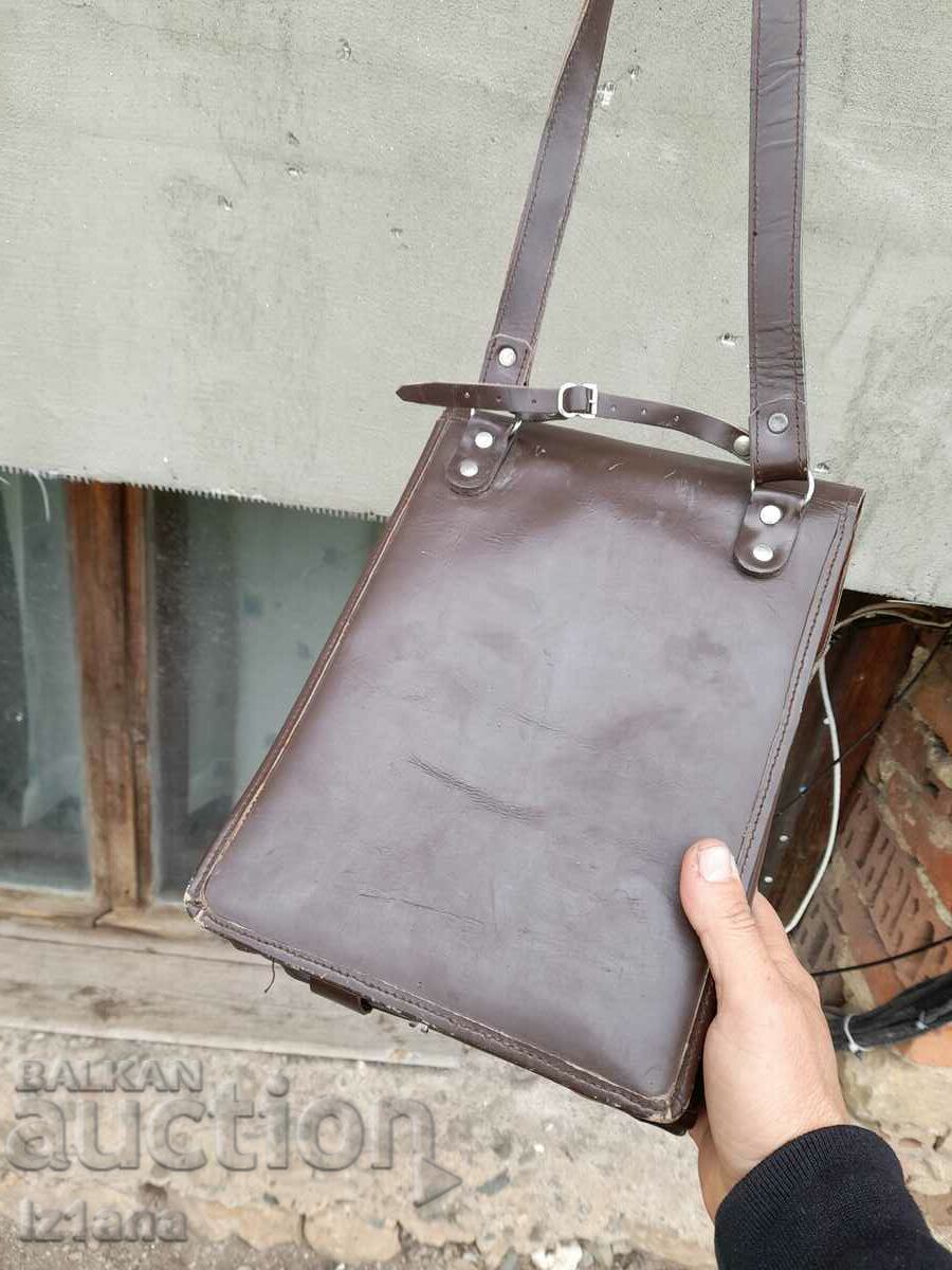 Δημοπρασία Μια παλιά τσάντα διοικητή