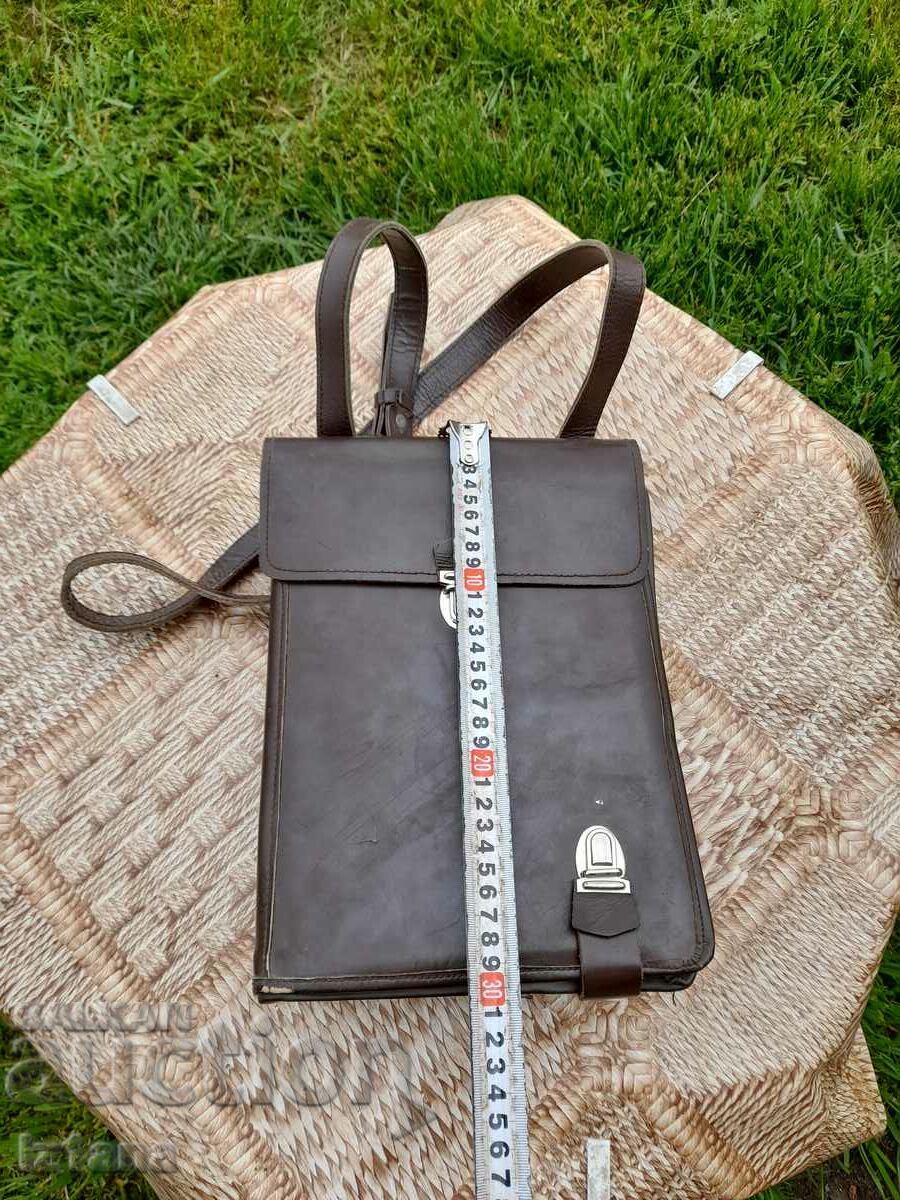 Παράδοση Μια παλιά τσάντα διοικητή