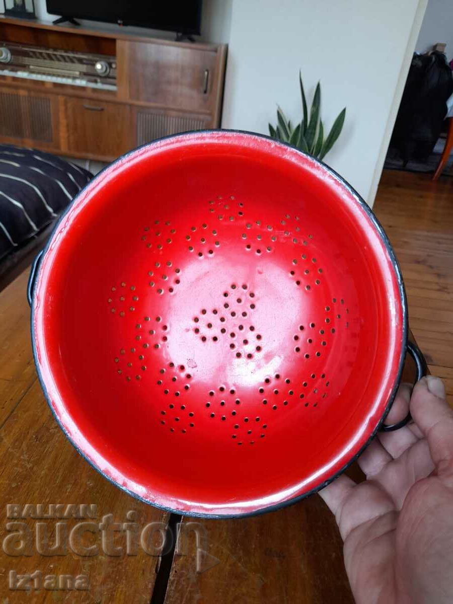 Delivery of An old enamel strainer, gavgir Delivery of An old enamel strainer, gavgir