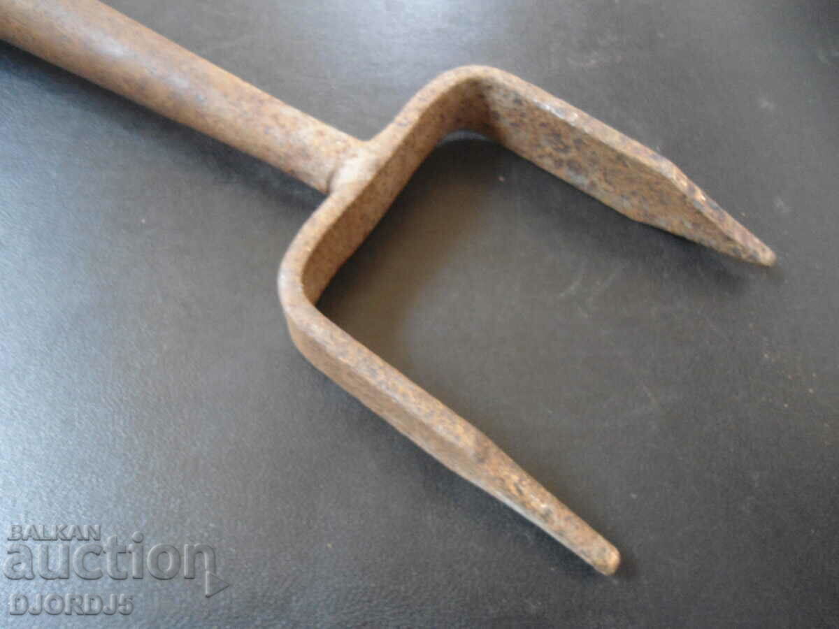 Vechi Anvil Clapp de păr cu preț 6.00 BGN | € 3.07