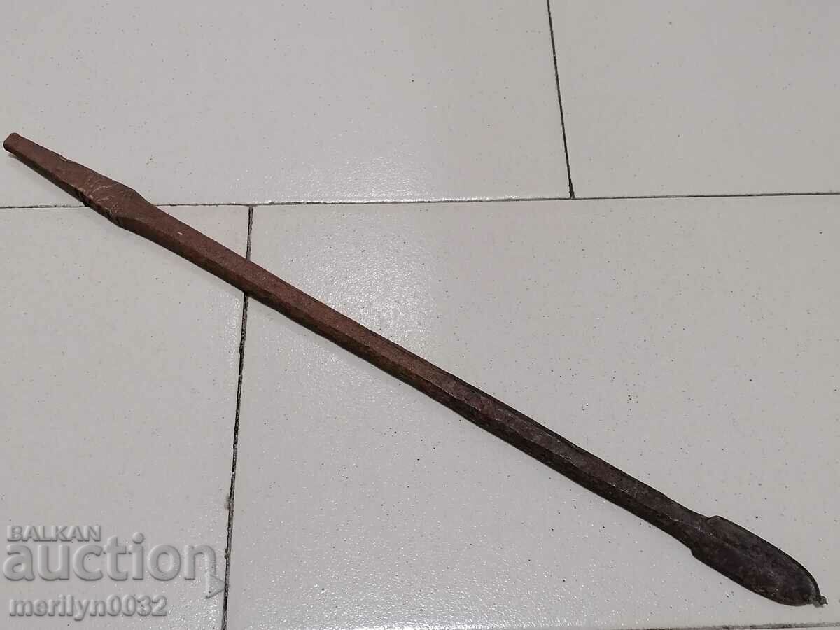 An old bitch, a screwdriver, a wrought iron with price 41.00 BGN | € 20.96 An old bitch, a screwdriver, a wrought iron with price 41.00 BGN | € 20.96