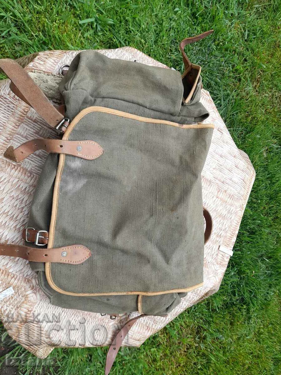 Παλιό σακίδιο από καμβά με τιμή 55.00 BGN | € 28.12 Παλιό σακίδιο από καμβά με τιμή 55.00 BGN | € 28.12