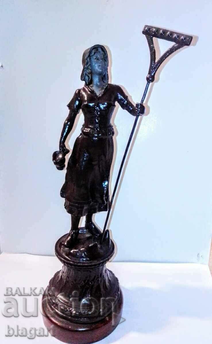 Delivery of Old figure, figurine - France