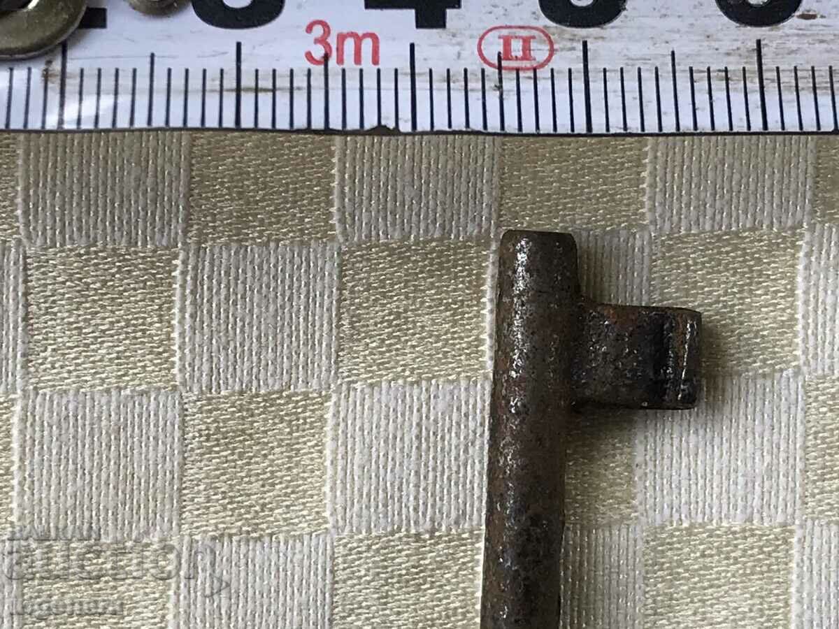 Delivery of ANTIQUE KEY FROM GRANDMOTHER AND GRANDFATHER'S CHESTS CUT PADLOCK Delivery of ANTIQUE KEY FROM GRANDMOTHER AND GRANDFATHER'S CHESTS CUT PADLOCK