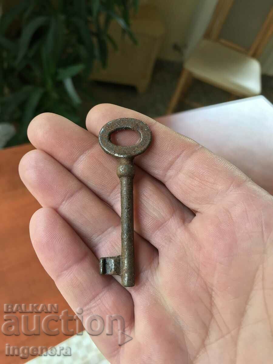 ANTIQUE KEY FROM GRANDMOTHER AND GRANDFATHER'S CHESTS CUT PADLOCK - 5 ANTIQUE KEY FROM GRANDMOTHER AND GRANDFATHER'S CHESTS CUT PADLOCK - 5