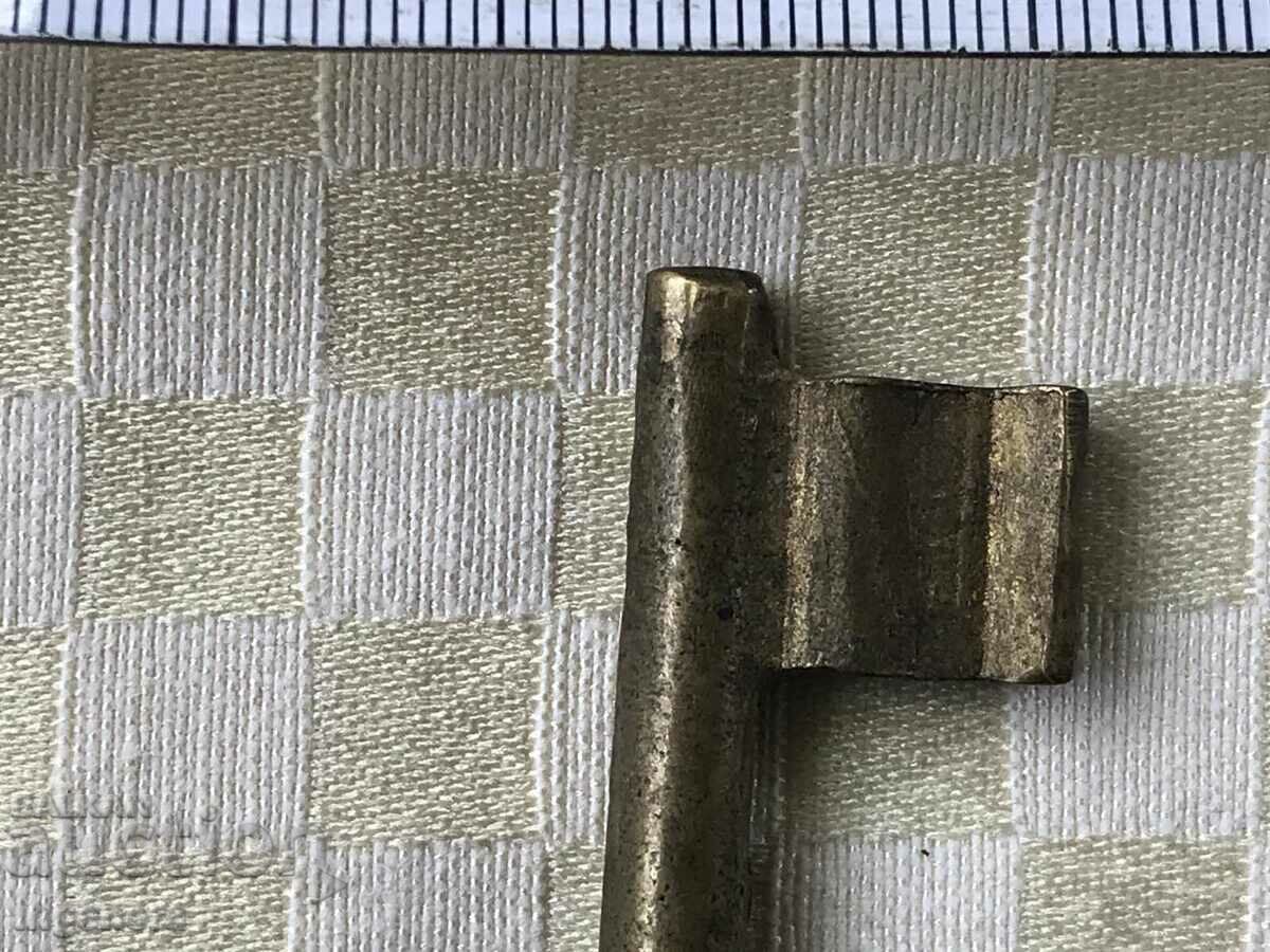 Delivery of ANTIQUE KEY FROM GRANDMOTHER AND GRANDFATHER'S CHESTS CUT PADLOCK Delivery of ANTIQUE KEY FROM GRANDMOTHER AND GRANDFATHER'S CHESTS CUT PADLOCK