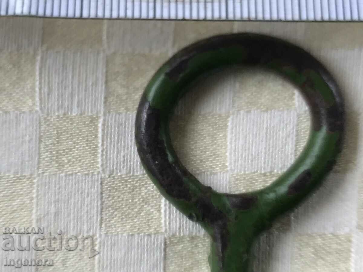 Auction ANTIQUE KEY FROM GRANDMOTHER AND GRANDFATHER'S CHESTS CUT PADLOCK Auction ANTIQUE KEY FROM GRANDMOTHER AND GRANDFATHER'S CHESTS CUT PADLOCK