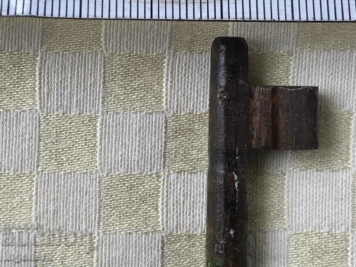 Delivery of ANTIQUE KEY FROM GRANDMOTHER AND GRANDFATHER'S CHESTS CUT PADLOCK Delivery of ANTIQUE KEY FROM GRANDMOTHER AND GRANDFATHER'S CHESTS CUT PADLOCK