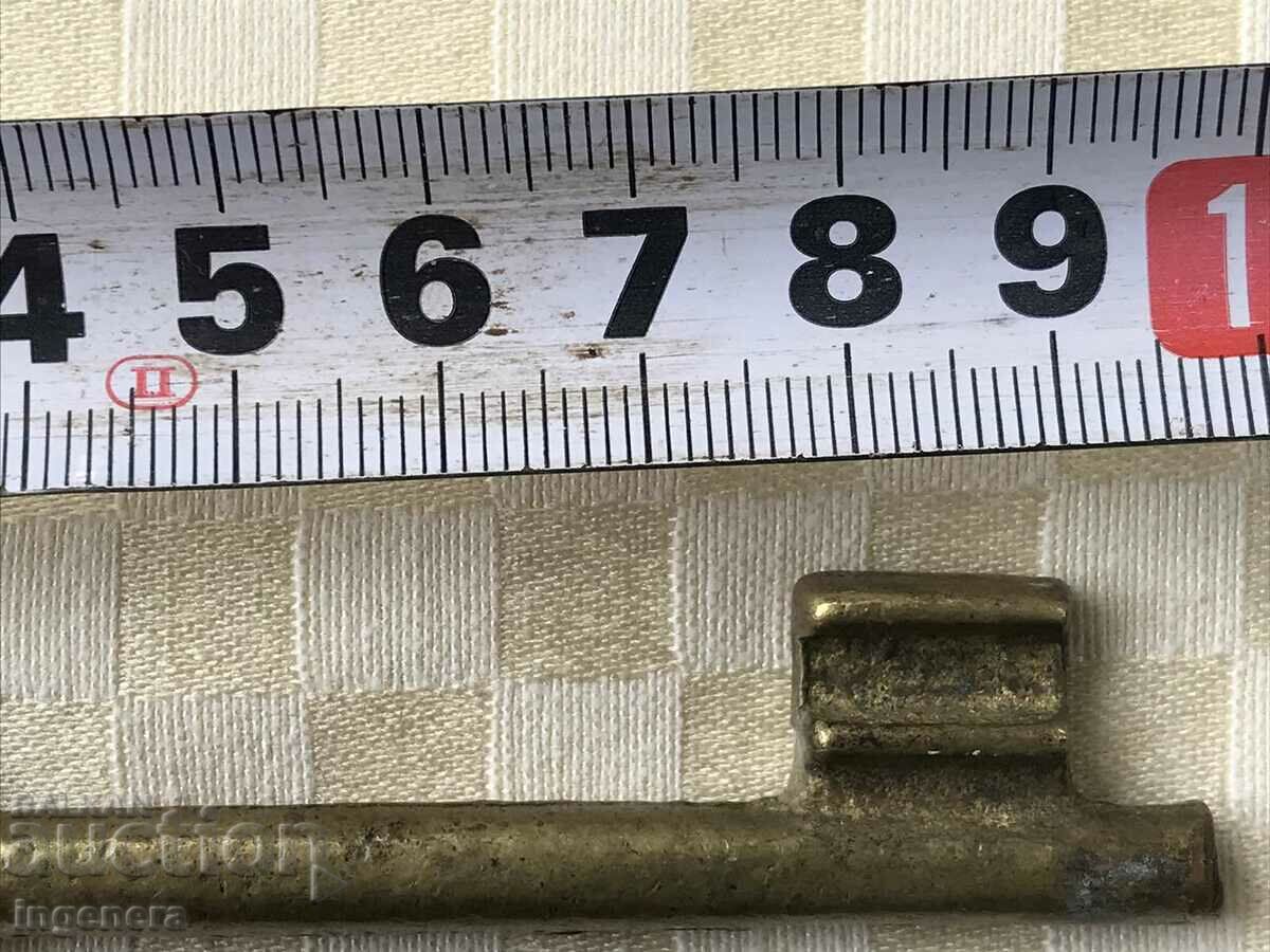 Delivery of ANTIQUE KEY FROM GRANDMOTHER AND GRANDFATHER'S CHESTS CUT PADLOCK Delivery of ANTIQUE KEY FROM GRANDMOTHER AND GRANDFATHER'S CHESTS CUT PADLOCK