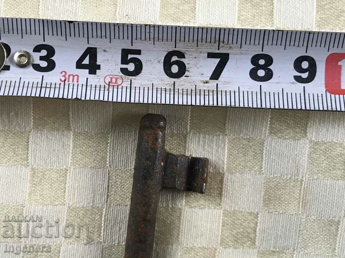 Delivery of ANTIQUE KEY FROM GRANDMOTHER AND GRANDFATHER'S CHESTS CUT PADLOCK Delivery of ANTIQUE KEY FROM GRANDMOTHER AND GRANDFATHER'S CHESTS CUT PADLOCK