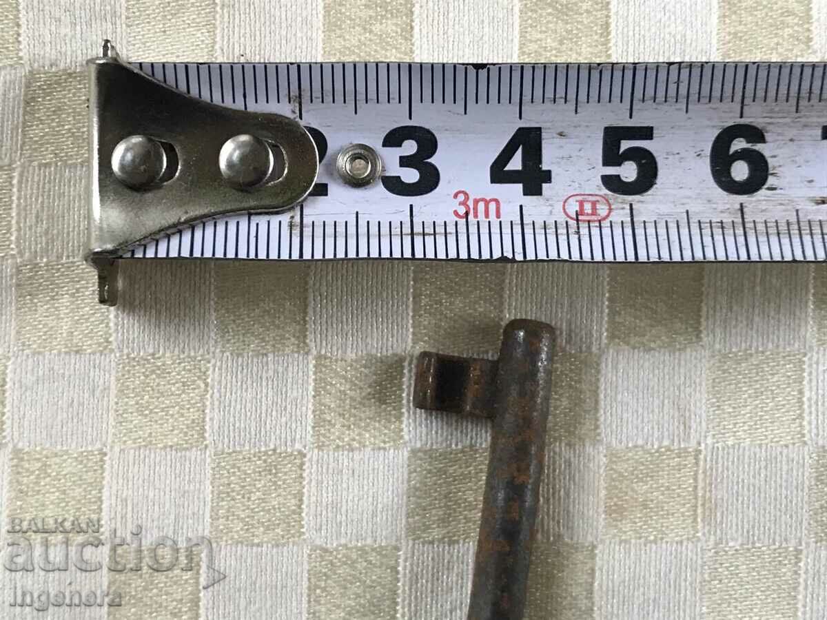 Delivery of ANTIQUE KEY FROM GRANDMOTHER AND GRANDFATHER'S CHESTS CUT PADLOCK Delivery of ANTIQUE KEY FROM GRANDMOTHER AND GRANDFATHER'S CHESTS CUT PADLOCK
