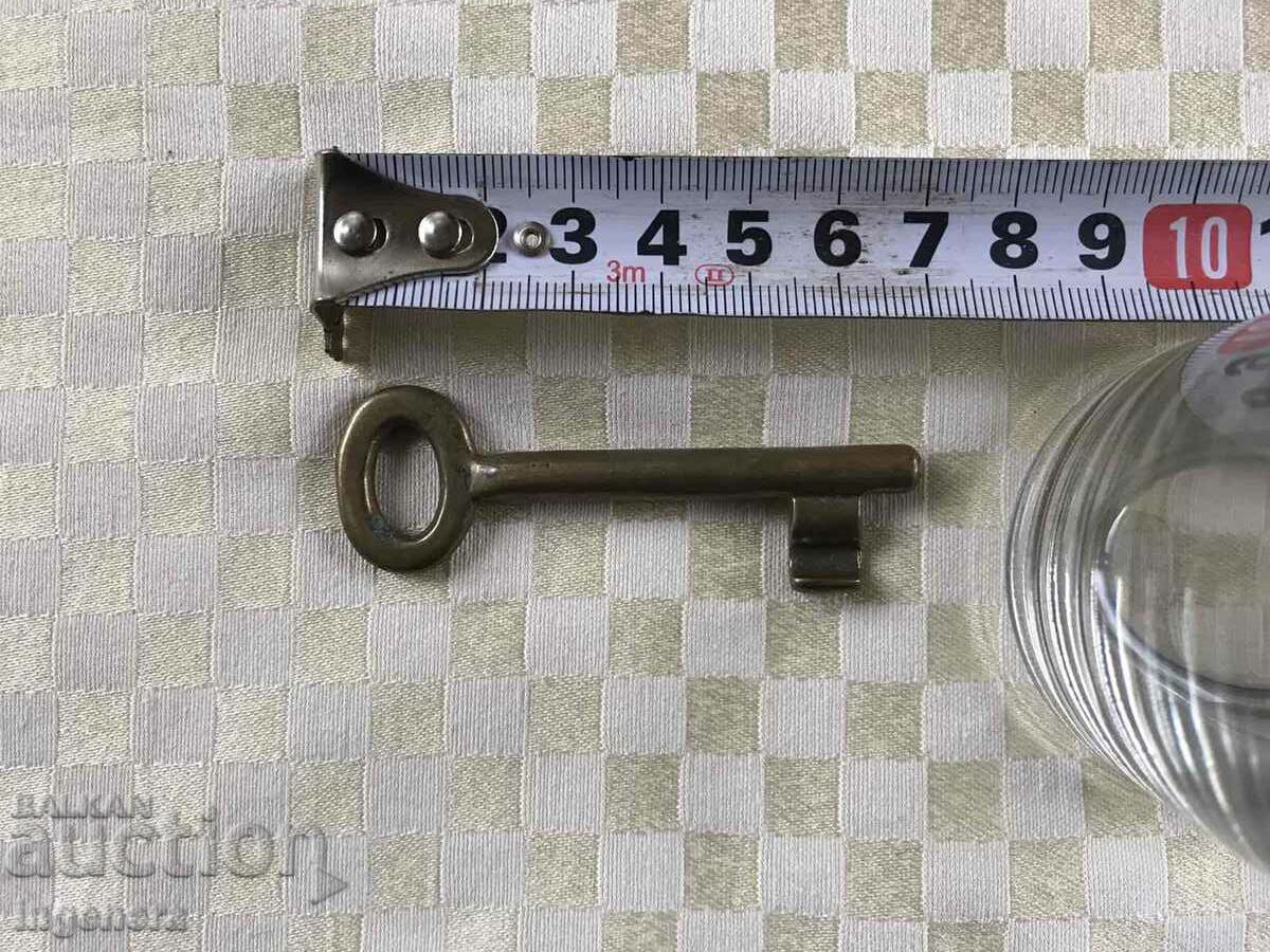 CHEIE ANTICHĂ DE LA BUNII ȘI CUFERELE BUNICULUI TAIAT LACAT cu preț 8.00 BGN | € 4.09 CHEIE ANTICHĂ DE LA BUNII ȘI CUFERELE BUNICULUI TAIAT LACAT cu preț 8.00 BGN | € 4.09