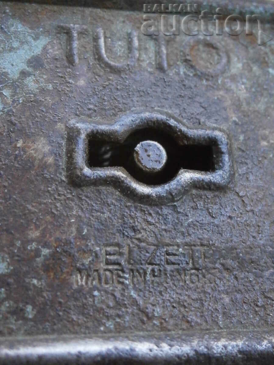 Delivery of vintage working padlock Delivery of vintage working padlock