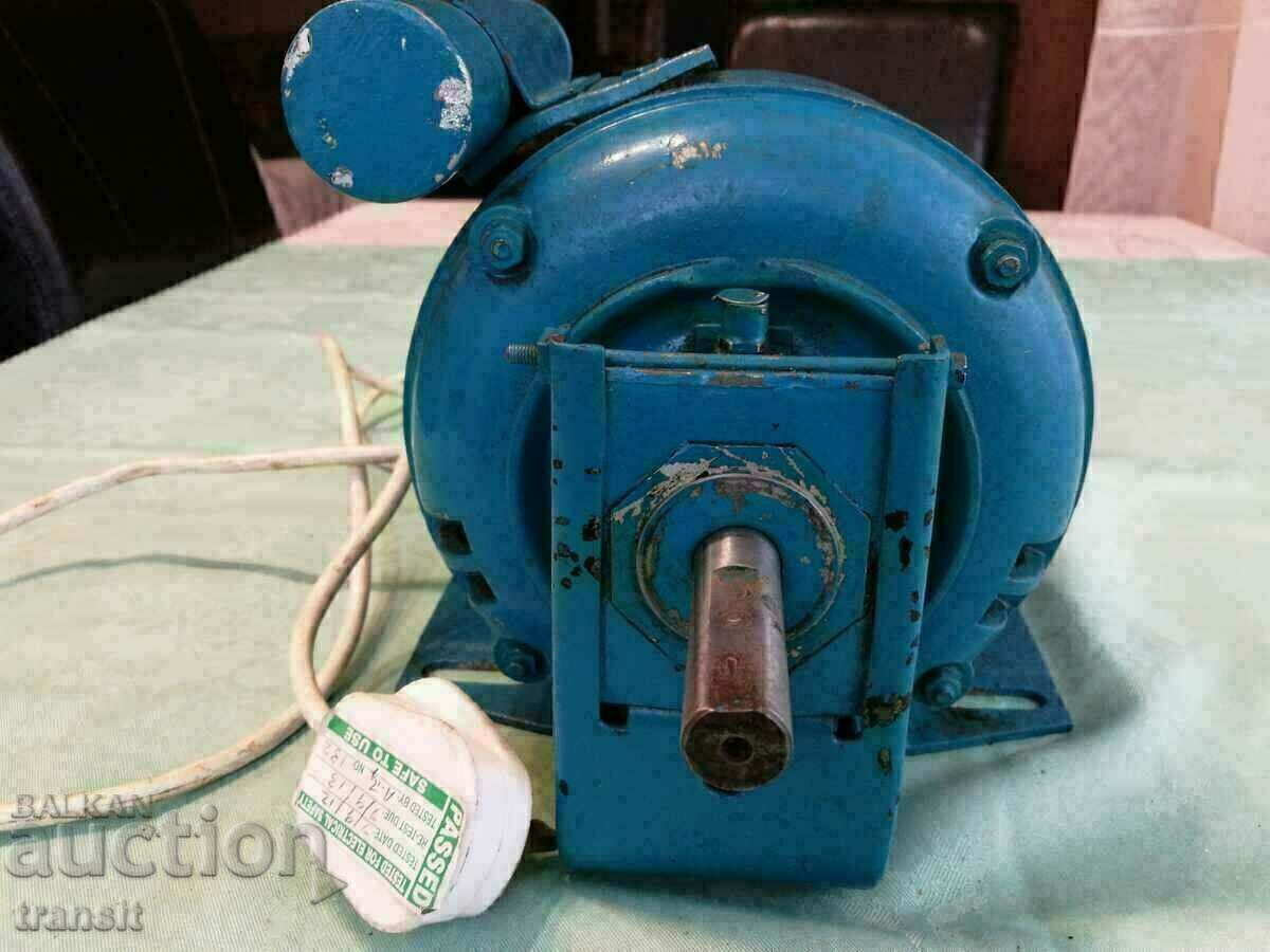 Auction Electric motor, single-phase 200/250V. Auction Electric motor, single-phase 200/250V.