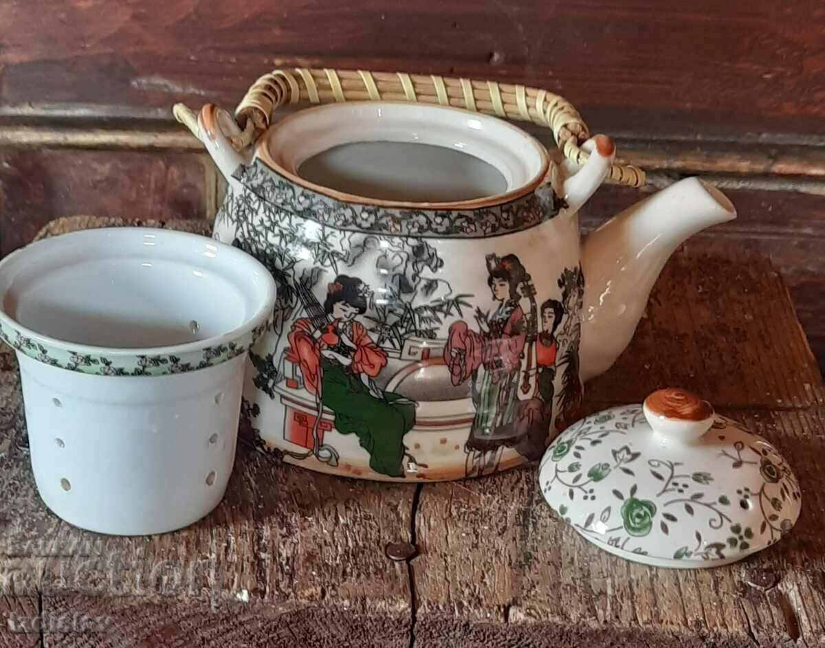 Delivery of Porcelain handmade Chinese teapot Delivery of Porcelain handmade Chinese teapot