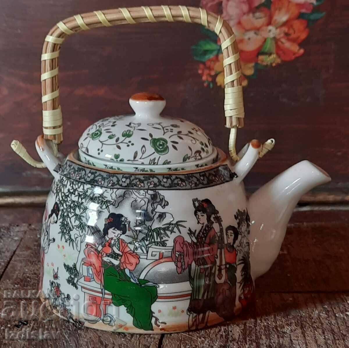 Porcelain handmade Chinese teapot Porcelain handmade Chinese teapot