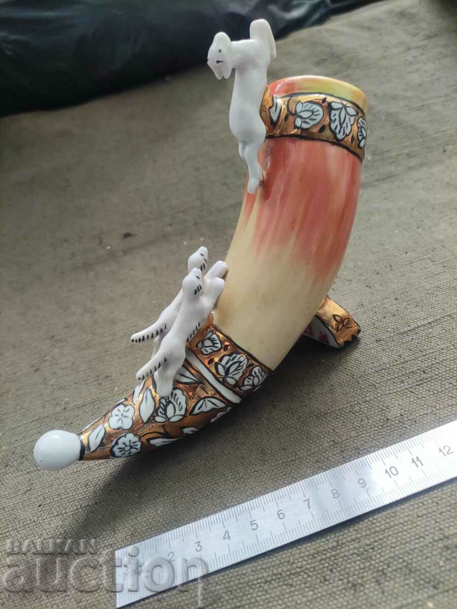 Porcelain hunting horn with dogs