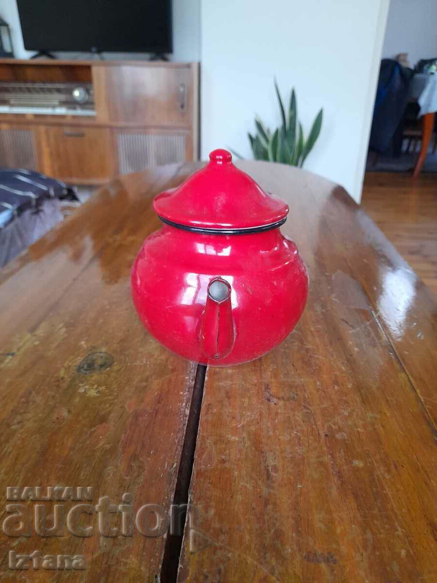 Стар емайлиран чайник с цена 40.00 лв. | € 20.45 Стар емайлиран чайник с цена 40.00 лв. | € 20.45