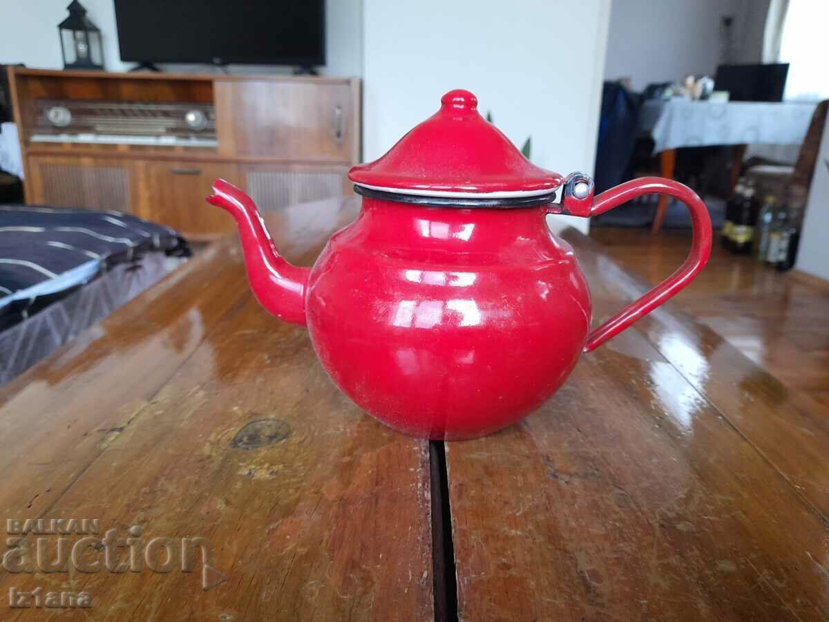 Стар емайлиран чайник Стар емайлиран чайник