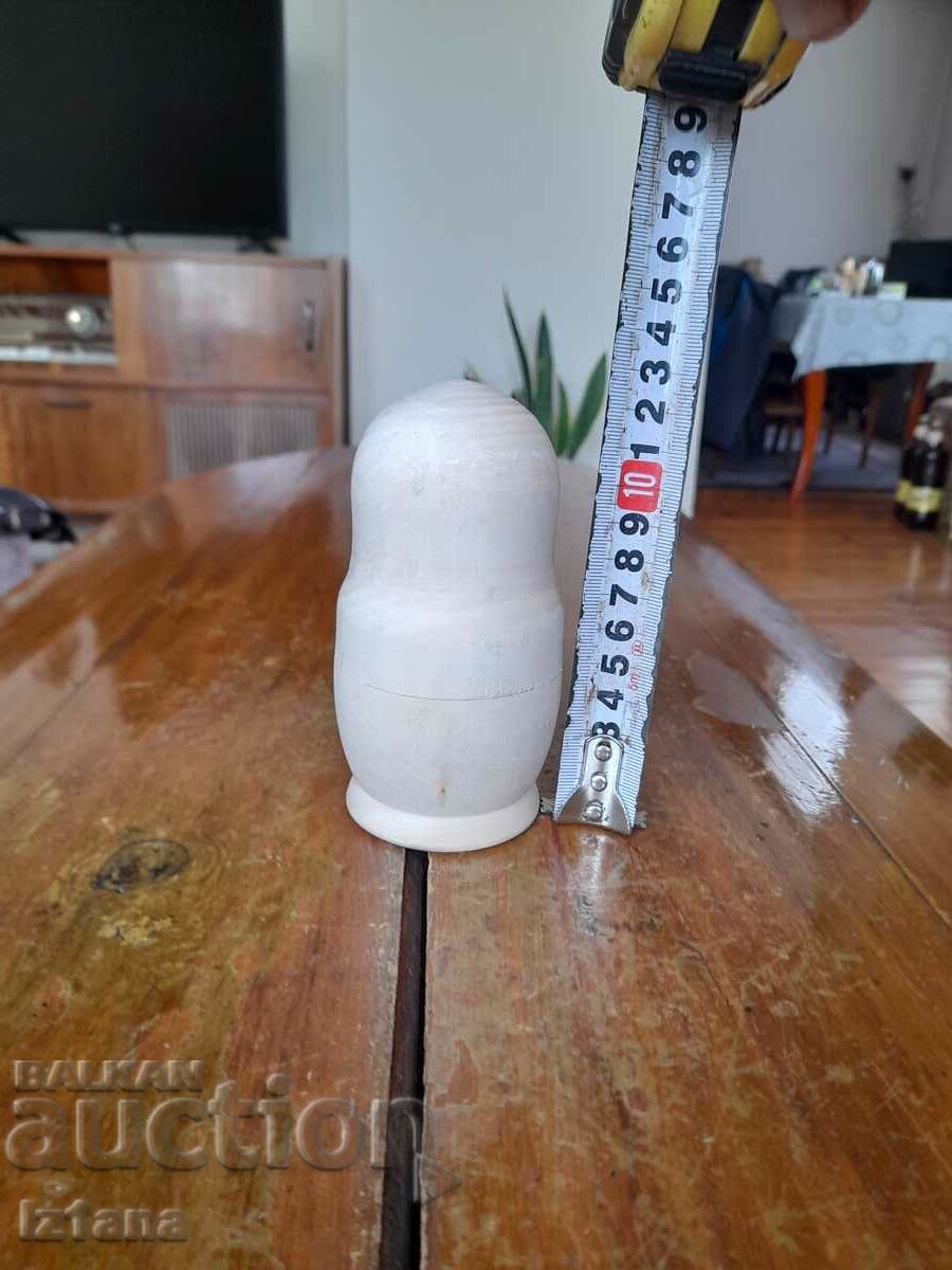 Păpuși matrioșca vechi pentru desen, colorat cu preț 50.00 BGN | € 25.56 Păpuși matrioșca vechi pentru desen, colorat cu preț 50.00 BGN | € 25.56