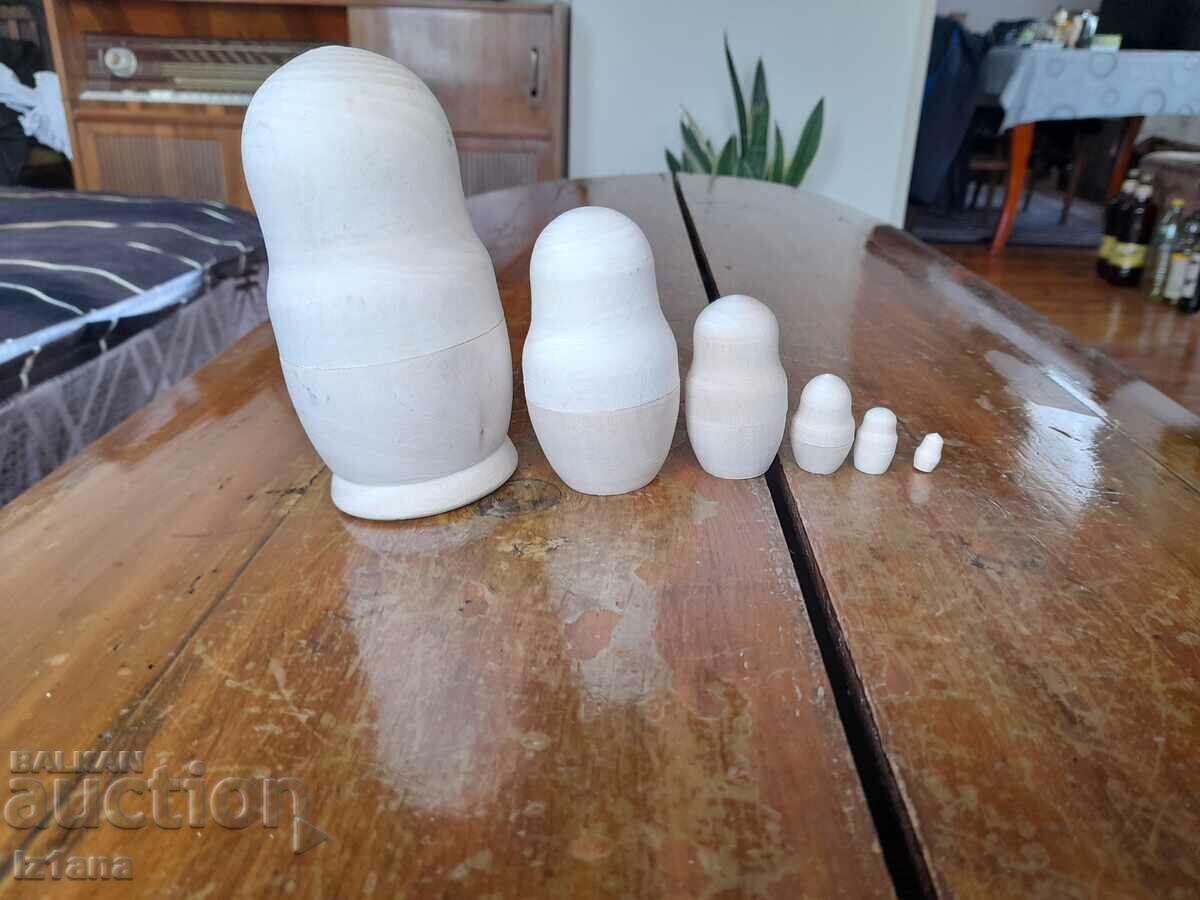 Licitație Păpuși matrioșca vechi pentru desen, colorat Licitație Păpuși matrioșca vechi pentru desen, colorat