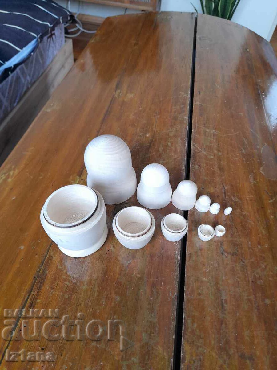 Livrarea Păpuși matrioșca vechi pentru desen, colorat Livrarea Păpuși matrioșca vechi pentru desen, colorat